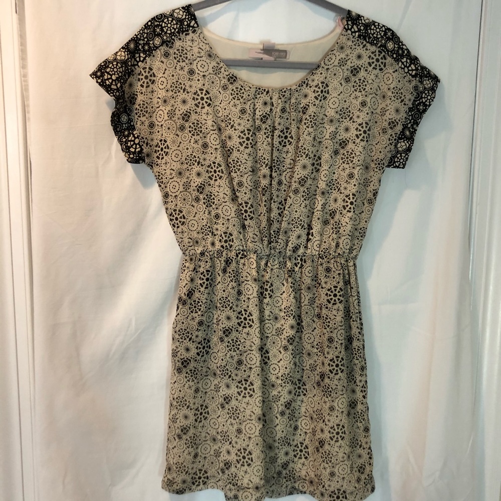 Forever 21 Black and Tan dress with pockets